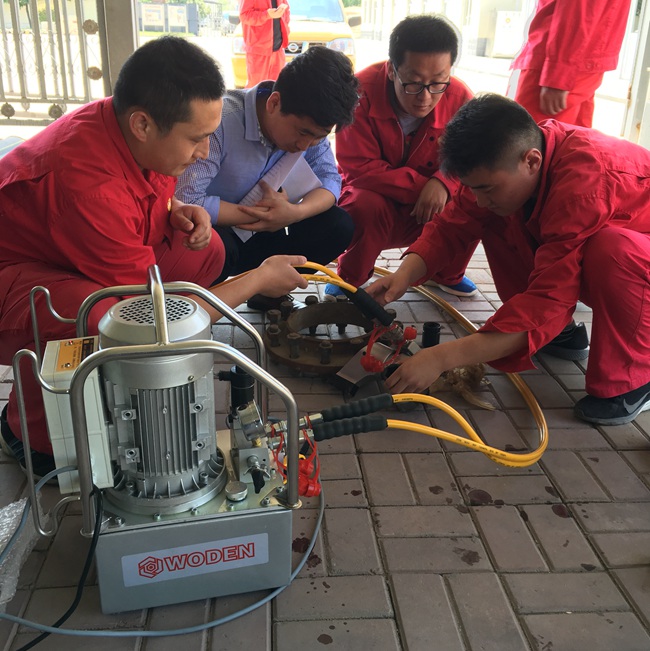 沃頓液壓扳手技術員在培訓現場情景 沃頓液壓扳手技術員在培訓現場情景