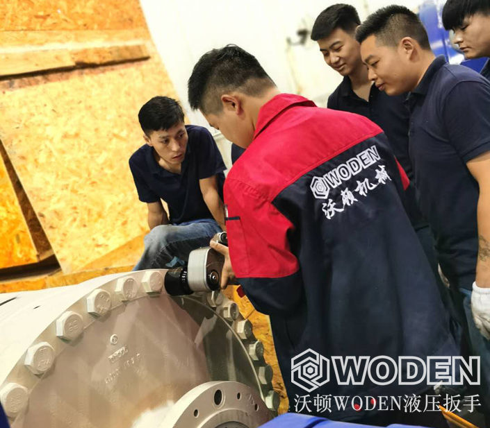 沃頓液壓扳手現(xiàn)場指導(dǎo)用戶使用