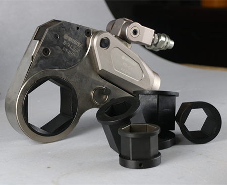 中空液壓扳手工作頭和過渡套的選型，有哪些區別？