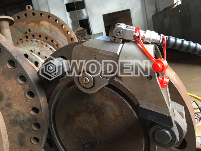 沃頓液壓扳手用于茂名某石化機械現場