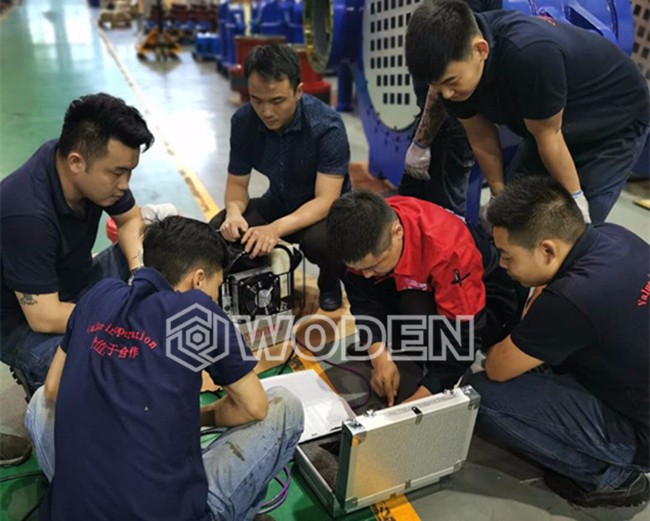 沃頓技術員指導用戶電動液壓扳手如何保養